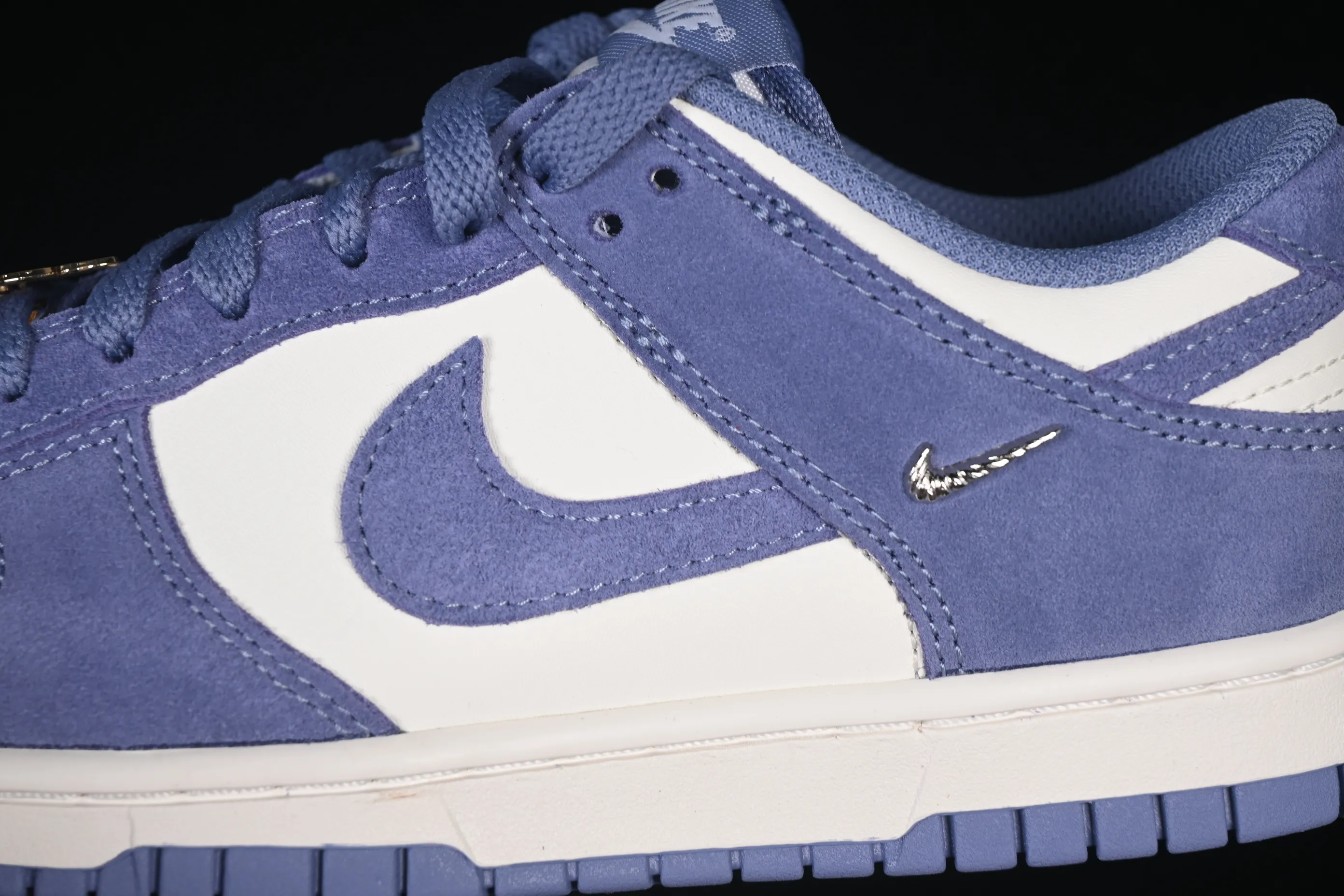 All Categories Nk SB Dunk Series Nk SB Dunk Low Low-top sneakers Nike SB Dunk Low Year of the Horse Blue and White Low-top casual sneakers IB4417-103